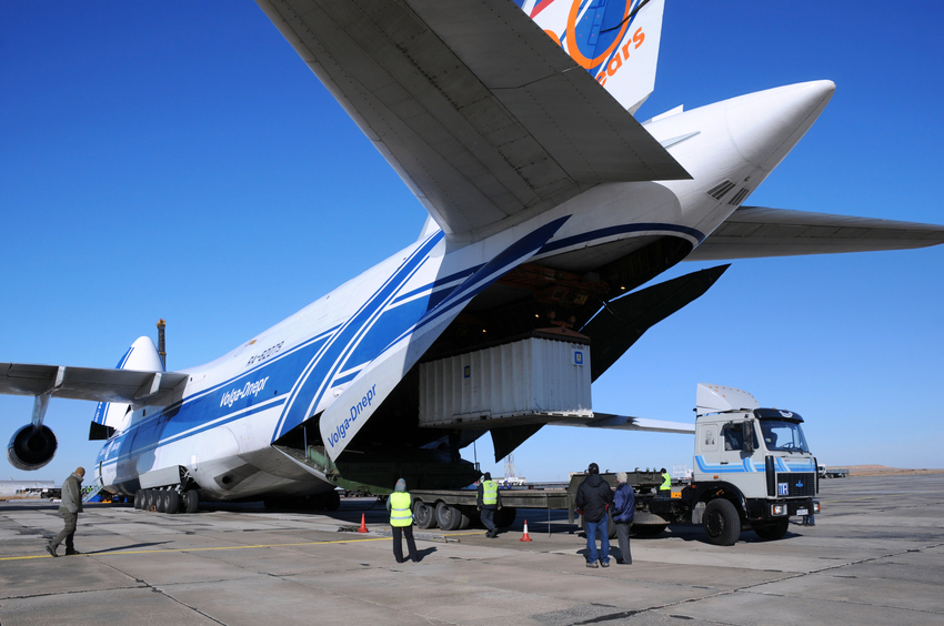 The Advantages and Setbacks of Transporting Goods via Air Freight K