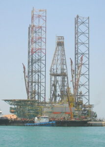 428px-drilling_rig_jack_up_type_abu_dhabi_port_mena_zayed_abu_dhabi_united_arab_emirates_may_2008