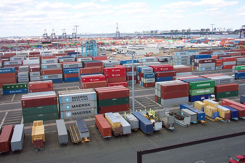 800px-line3174_-_shipping_containers_at_the_terminal_at_port_elizabeth_new_jersey_-_noaa