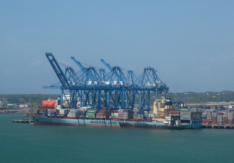 colon_-_maersk_ship_in_container_port_5696972687