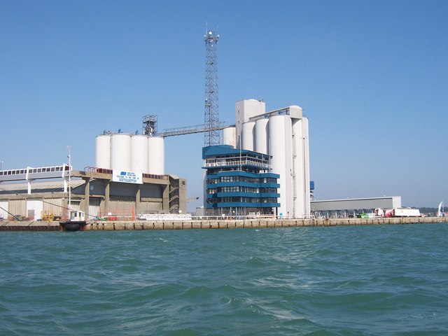 port_buildings_-_southampton_-_geograph-org-uk_-_943527